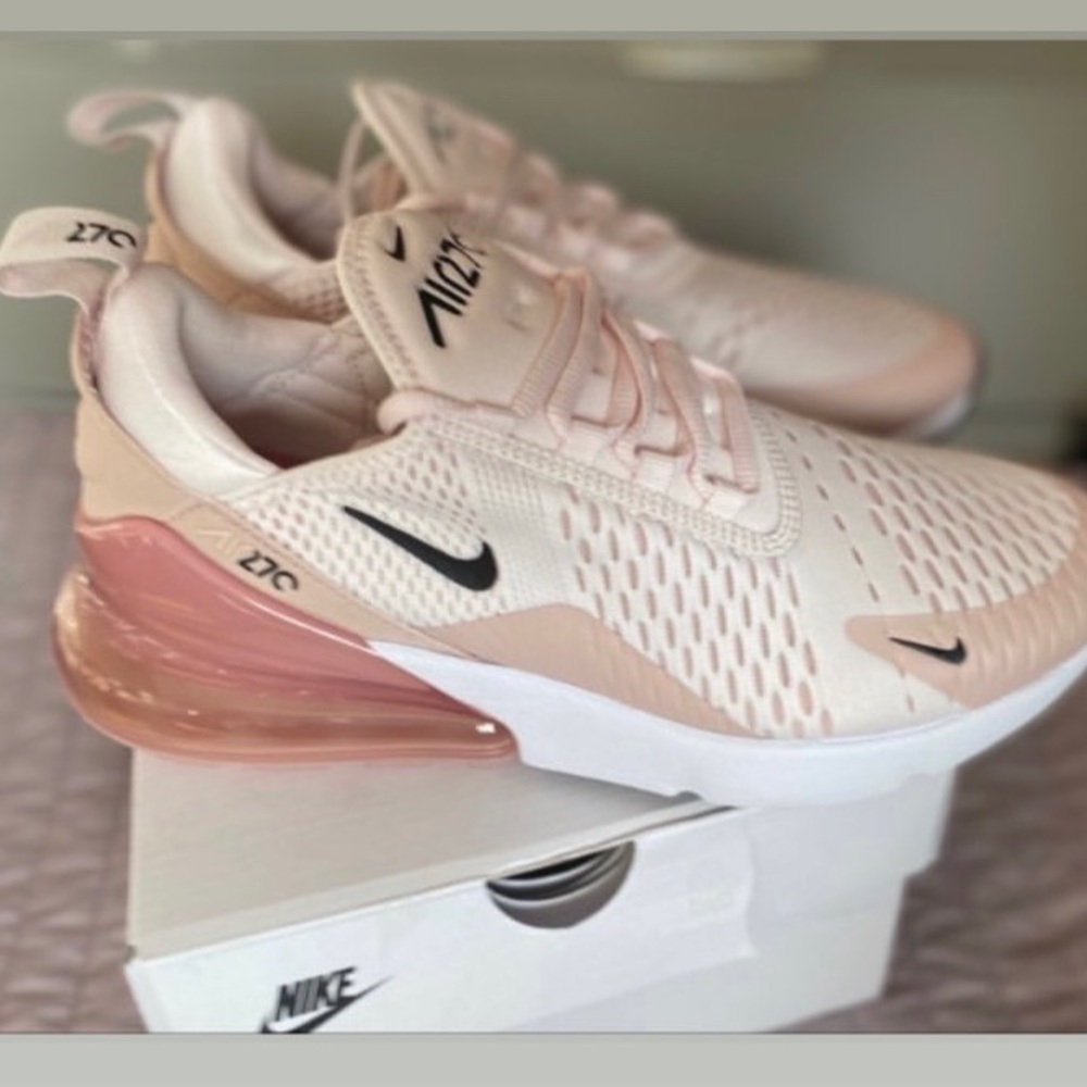 New women’s Nike 270’s sneakers
